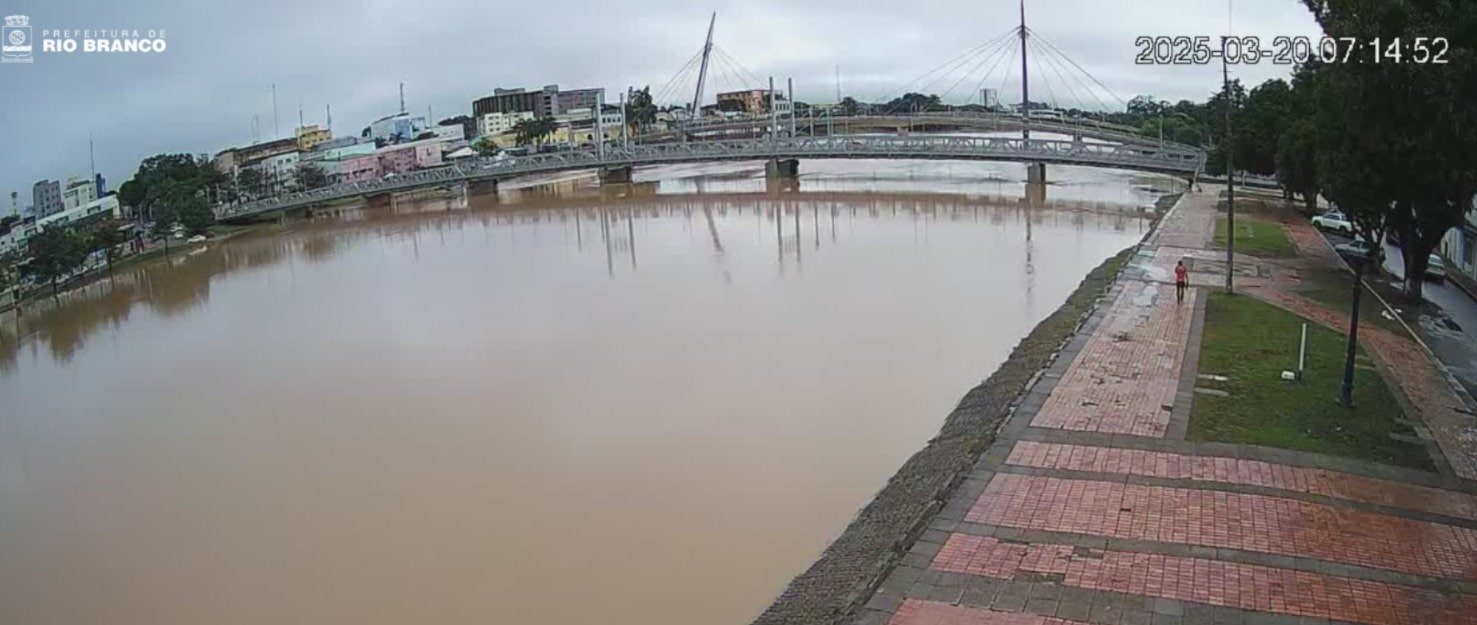 Após descida de 21cm, rio Acre estabiliza e mede 15,22 metros nesta quinta