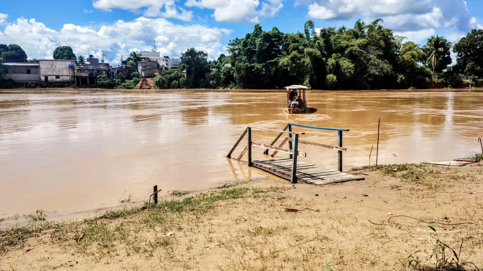 Rio Acre segue com tendência de vazante e registra 15,15 metros em Rio Branco