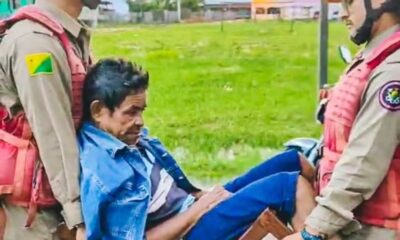 Idoso é resgatado de área atingida por enchente no interior do Acre — Foto: Asscom/CBMAC