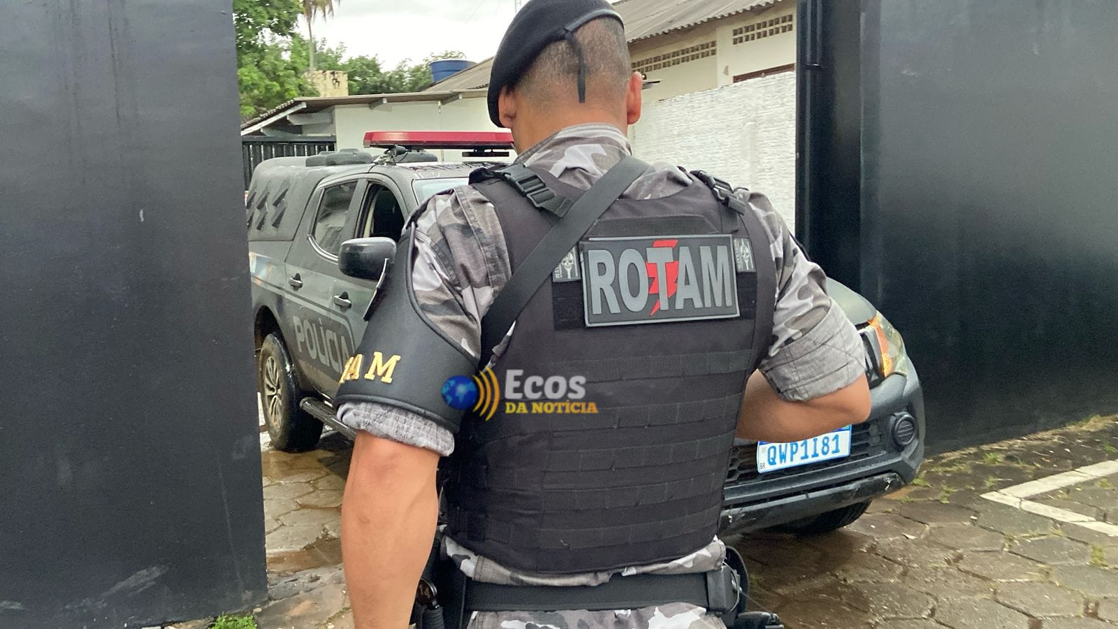 ROTAM prende homem por tráfico de drogas após tentativa de fuga