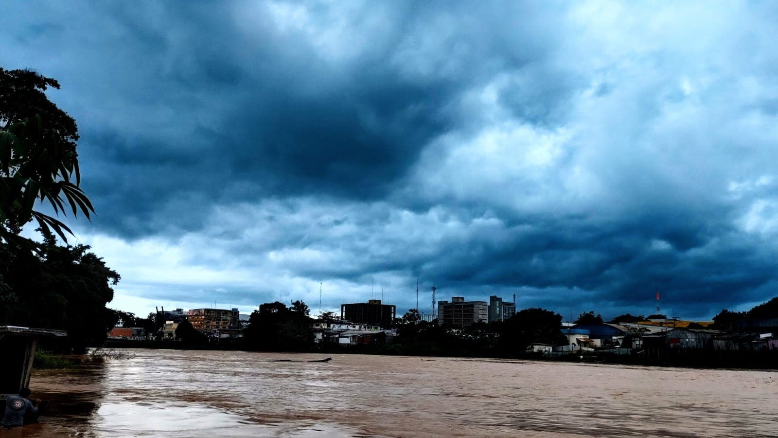 Acre tem alerta de chuvas intensas e ventos fortes no fim de semana