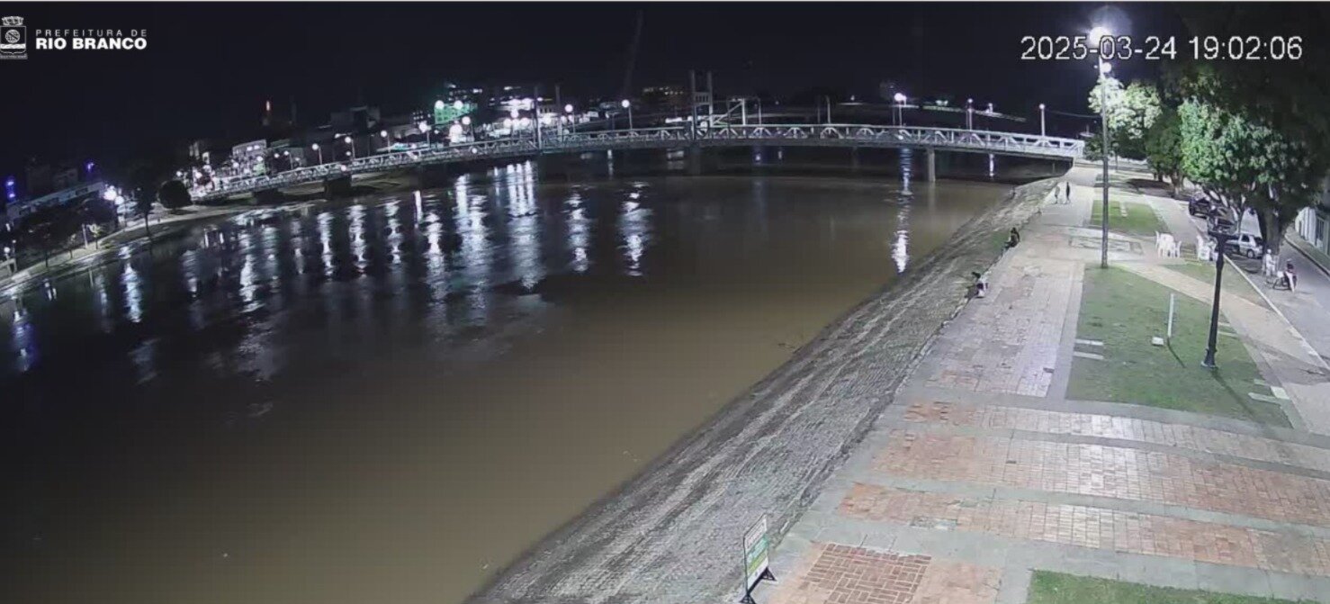 Rio Acre continua baixando e chega a 13,32 metros na capital