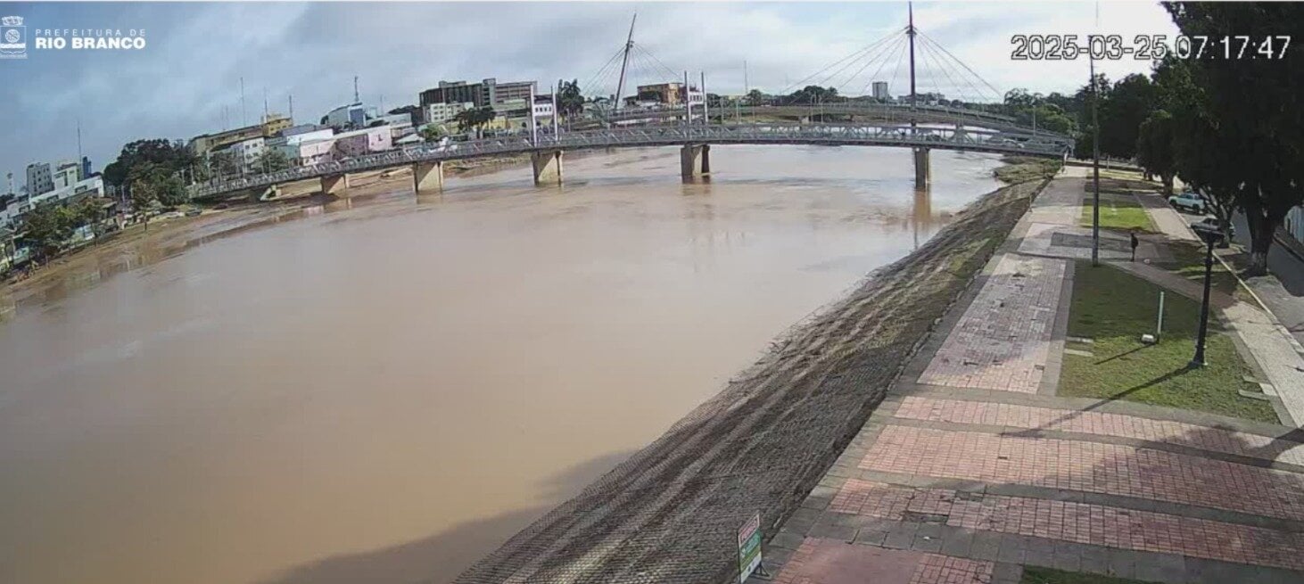Rio Acre registra 12,92 metros e segue abaixo da cota de alerta