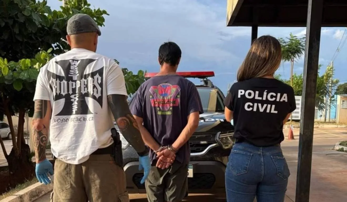 Adolescente é estuprada pelo padrasto enquanto segura bebê no colo