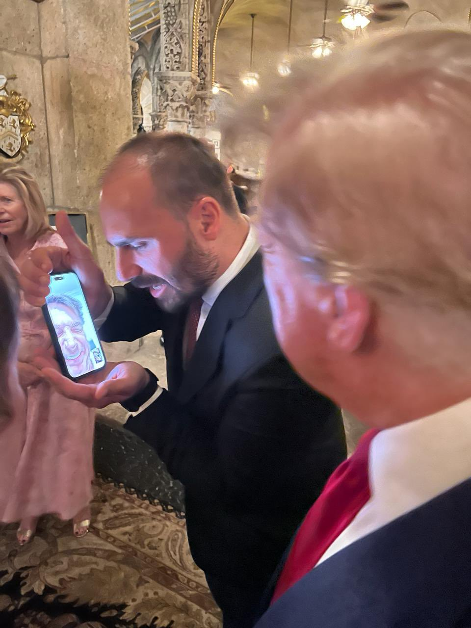 Aliados de Lula chamam Eduardo Bolsonaro de “fujão” após decisão de ficar nos EUA