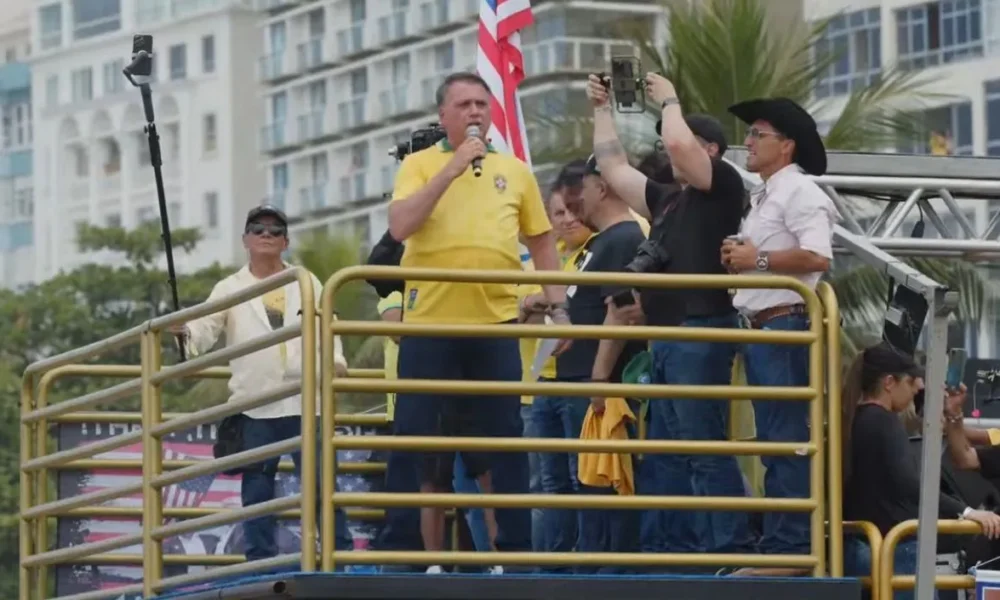 Bolsonaro durante discurso no RIo de Janeiro • Reprodução/YouTube Silas Malafaia