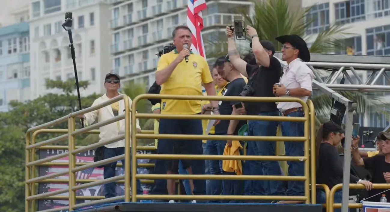 Jamais imaginei que teríamos refugiados brasileiros mundo afora, diz Bolsonaro