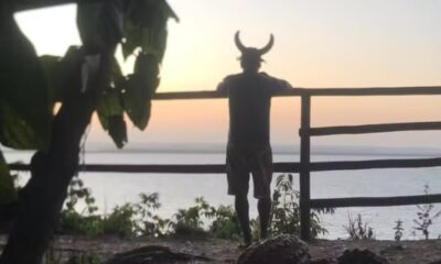 Empreendedor usa chapéu com chifres durante o trabalho — Foto: Redes sociais