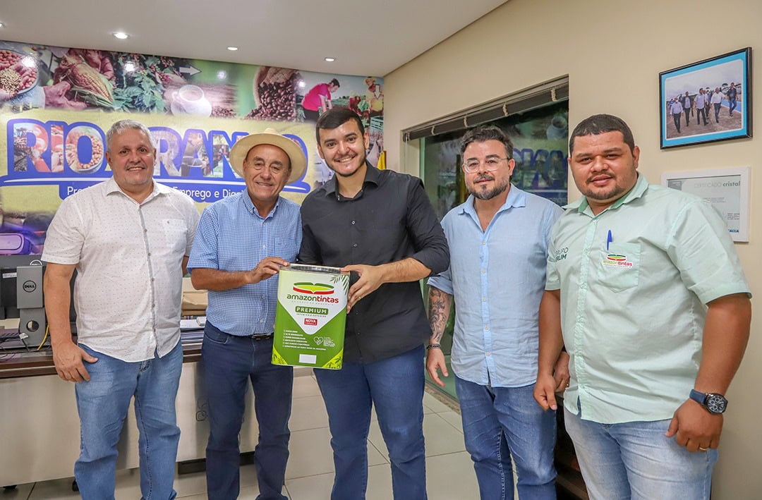 Bocalom quer comprar telhas e tintas do 1.001 Dignidades na indústria local