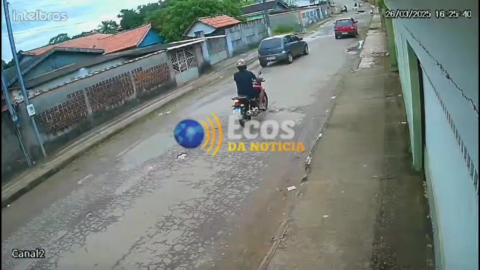 Motociclista invade preferencial e causa acidente em Brasiléia; vídeo