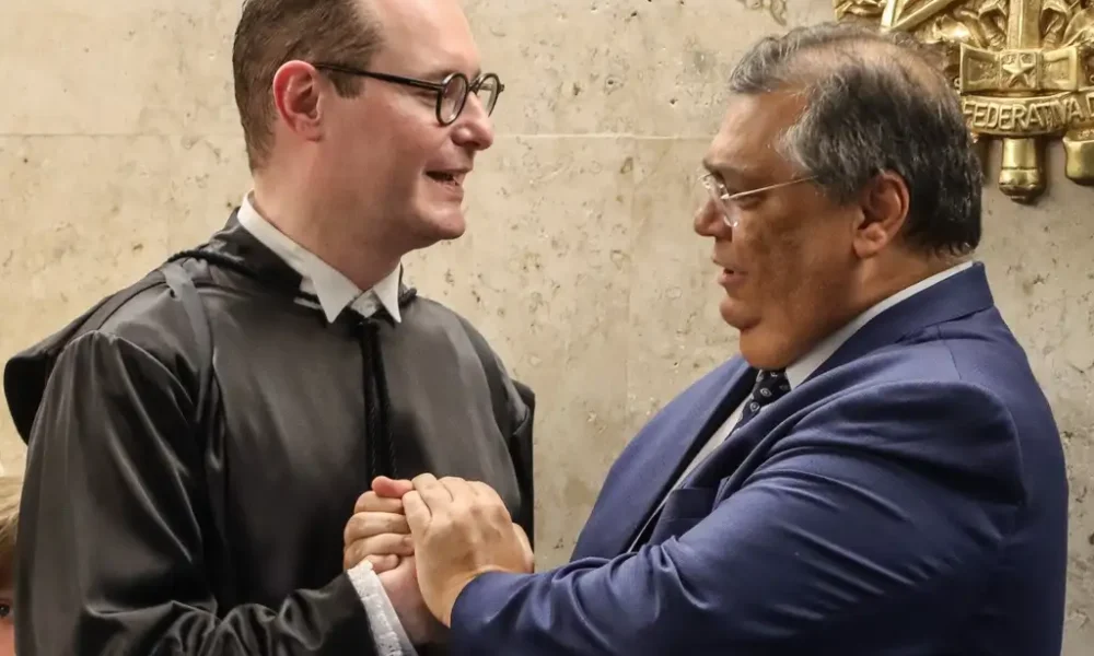img_2977 Brasília (DF), 03/08/2023, Sessão solene de posse do novo ministro da Corte, Cristiano Zanin, no Supremo Tribunal Federal (STF). Na foto o ministro da Justiça, Flávio Dino e o novo ministro, Cristiano Zanin. Foto: Valter Campanato/Agência Brasil