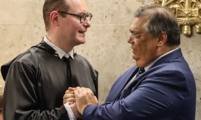 Brasília (DF), 03/08/2023, Sessão solene de posse do novo ministro da Corte, Cristiano Zanin, no Supremo Tribunal Federal (STF). Na foto o ministro da Justiça, Flávio Dino e o novo ministro, Cristiano Zanin. Foto: Valter Campanato/Agência Brasil