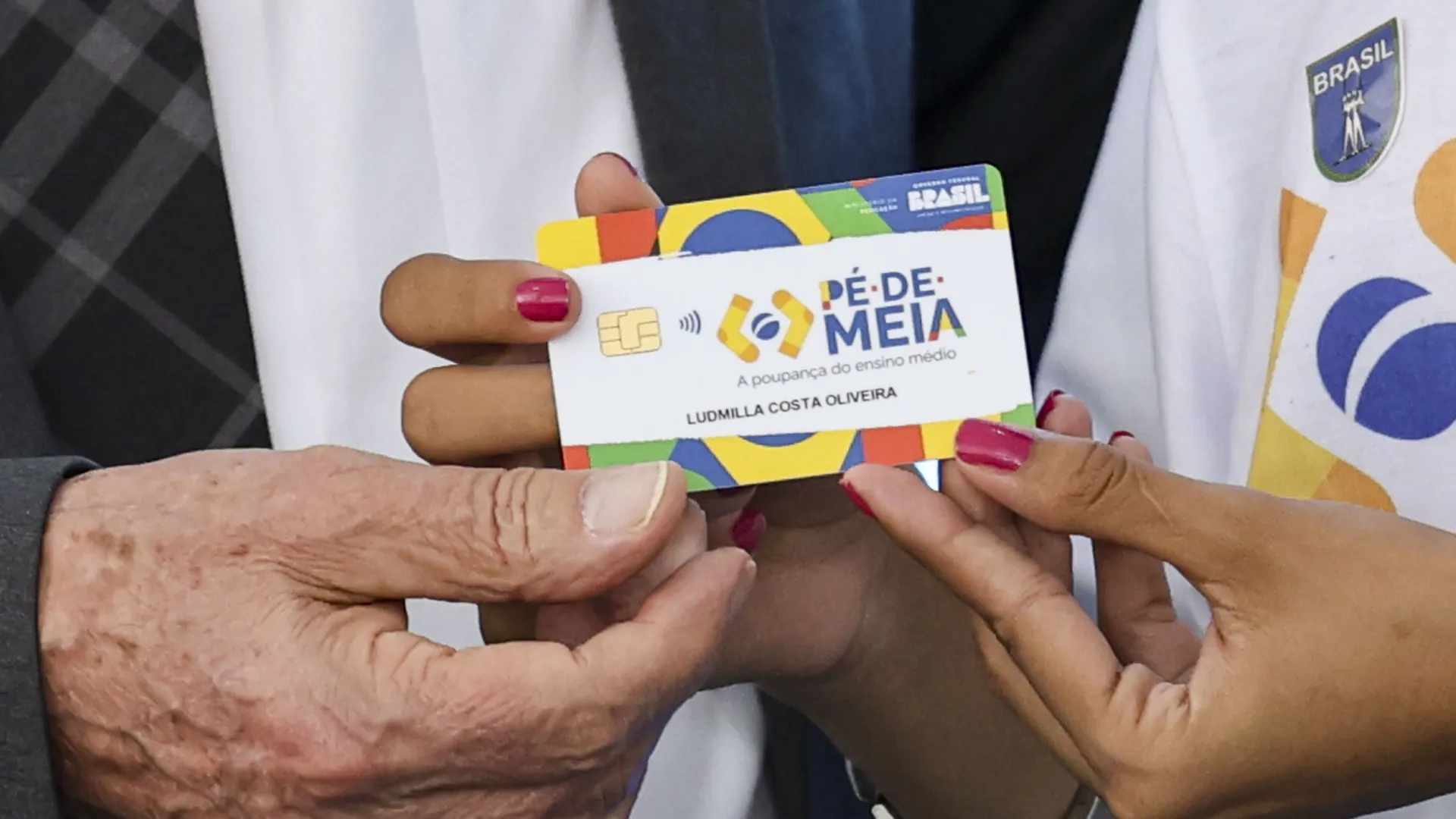 Relator e governo acordam inclusão posterior do Pé-de-Meia no Orçamento de 2025