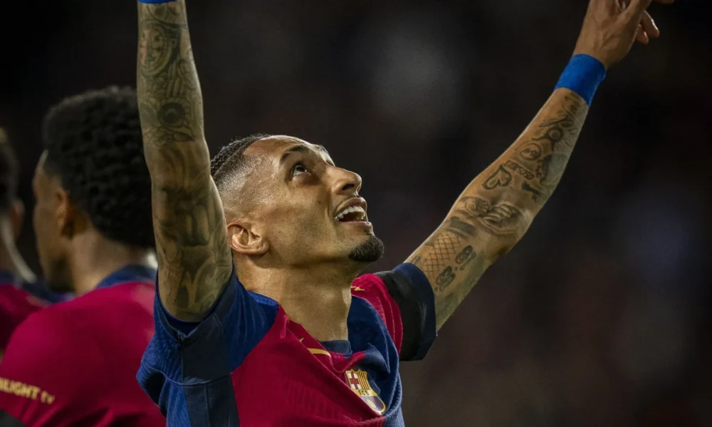 Raphinha foi o destaque do Barcelona em vitória contra o Benfica