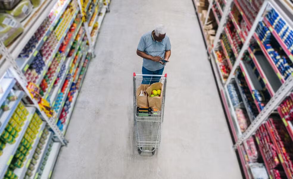 thumbnail-gettyimages-2153051764 (1) Inflação de alimentos tem sido tema incômodo para o governo Lula, cujos indicadores de popularidade estão piorando — Foto: Getty Images via BBC