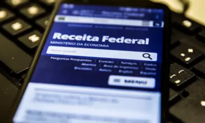 12481_3FD7708270A4AC68-10 Página da Receita Federal no celular • Foto: Marcello Casal Jr. - 21/03/2019/Agência Brasil