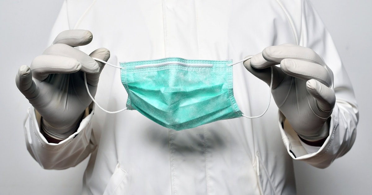 Alta de covid-19 faz cidade do Amazonas retomar uso de máscara