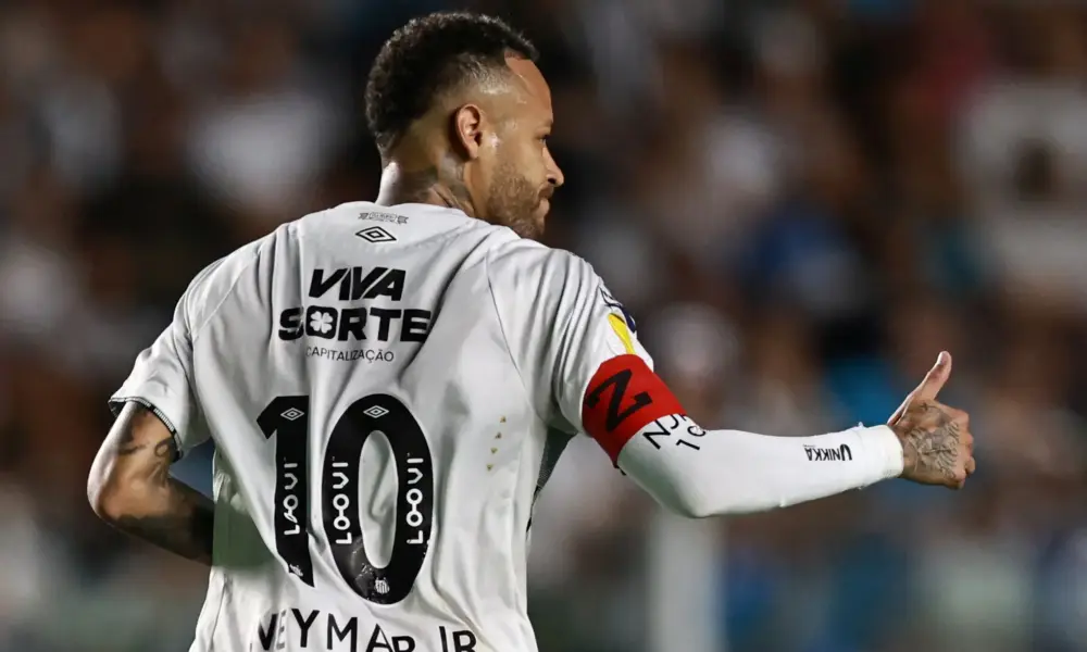 Neymar gesticula durante partida do Santos pelo Campeonato Paulista - 19/02/2025 (Foto: REUTERS/Fernanda Luz)