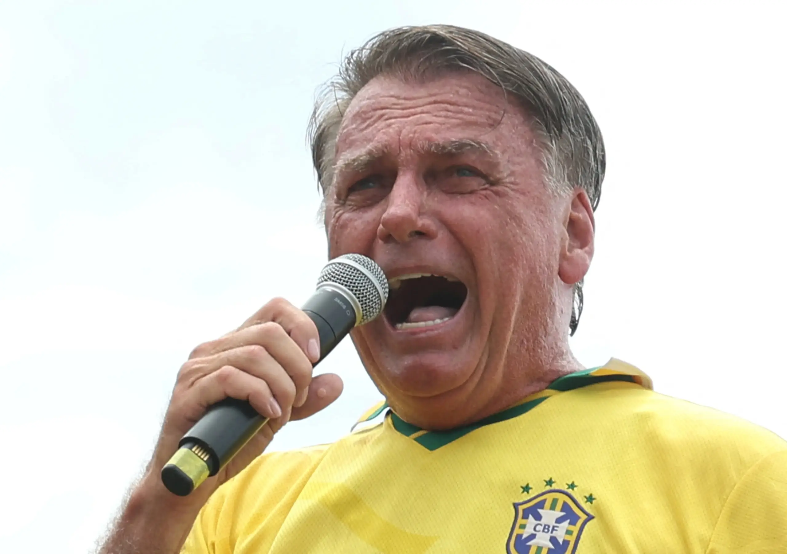 Bolsonaro mantém boa evolução clínica, mas sem previsão de alta, diz boletim médico
