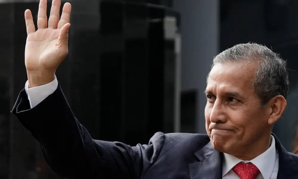 2025-04-15T174139Z_1_LYNXMPEL3E0WR_RTROPTP_4_PERU-CORRUPCION-HUMALA Ex-presidente peruano Ollanta Humala chega e a tribunal em Lima 15/04/2025 REUTERS/Angela Ponce