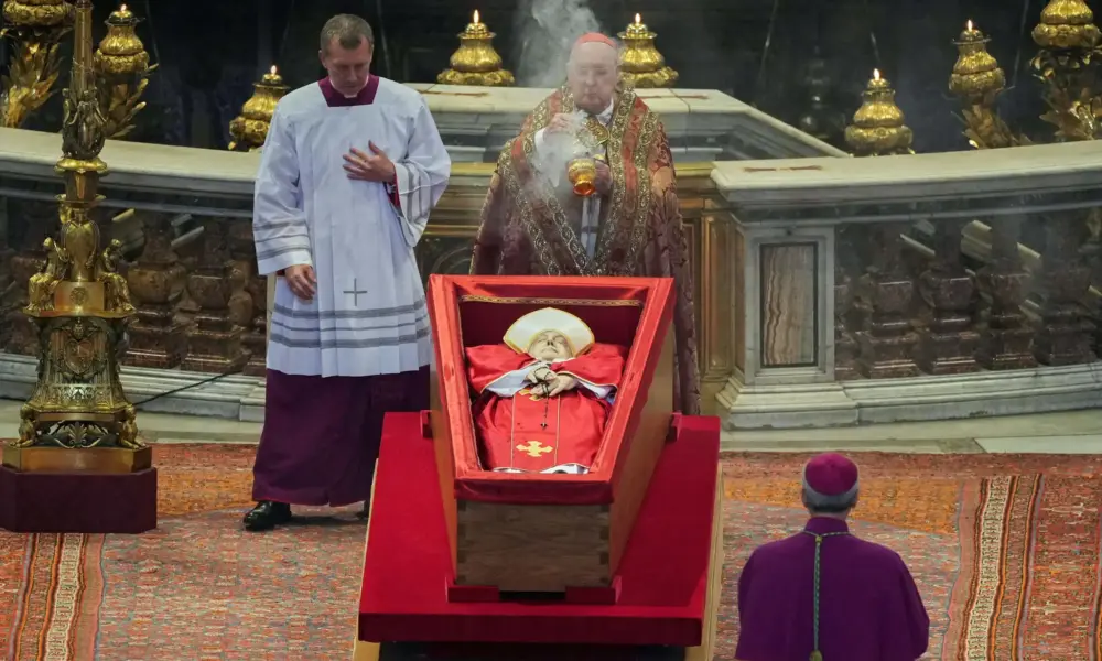 2025-04-23T235633Z_1949615744_RC2J3EA8W74T_RTRMADP_3_POPE-FRANCIS-PROCESSION Andrew Medichini/Pool via REUTERS