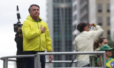 AGE20250406004 O ex-presidente Jair Bolsonaro durante ato pela anistia dos envolvidos nos atos do 8/1, na Avenida Paulista, em São Paulo, no domingo (6) • 06/04/2025 - Tiago Queiroz/Estadão Conteúdo