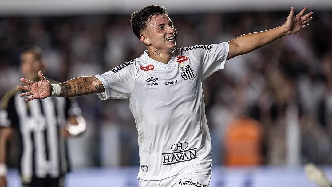 Santos bate Atlético-MG e vence primeira no Brasileirão