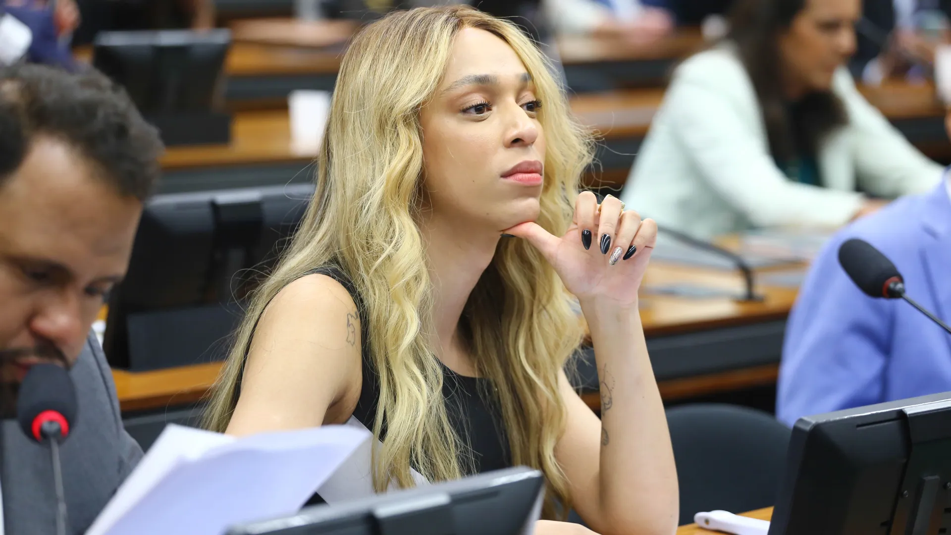 Erika Hilton diz ter sido identificada como homem em visto dos Estados Unidos