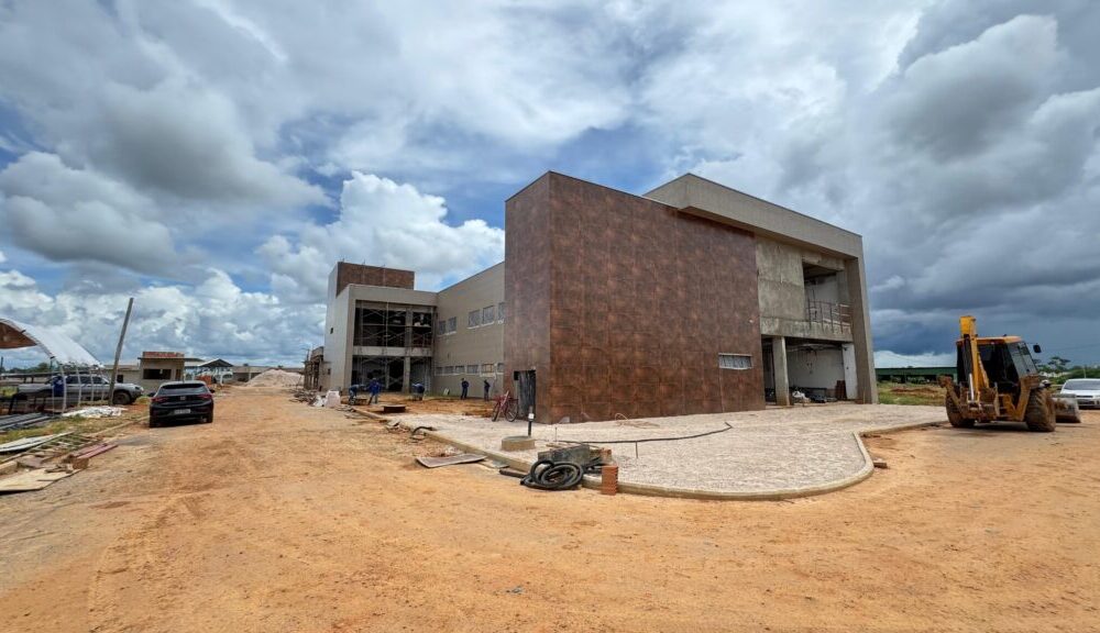 IMG-20250401-WA0056-1024×576 Prédio da primeira etapa se aproxima da fase de conclusão. Foto: Camila Gomes/Seop