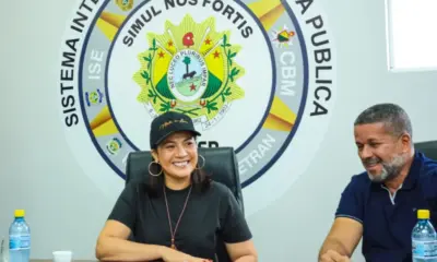 Ao lado do coordenador local do CICC, Mailza celebrou os investimentos que melhoraram a sensação de segurança da população do Juruá. Foto: Marcos Santos/Secom