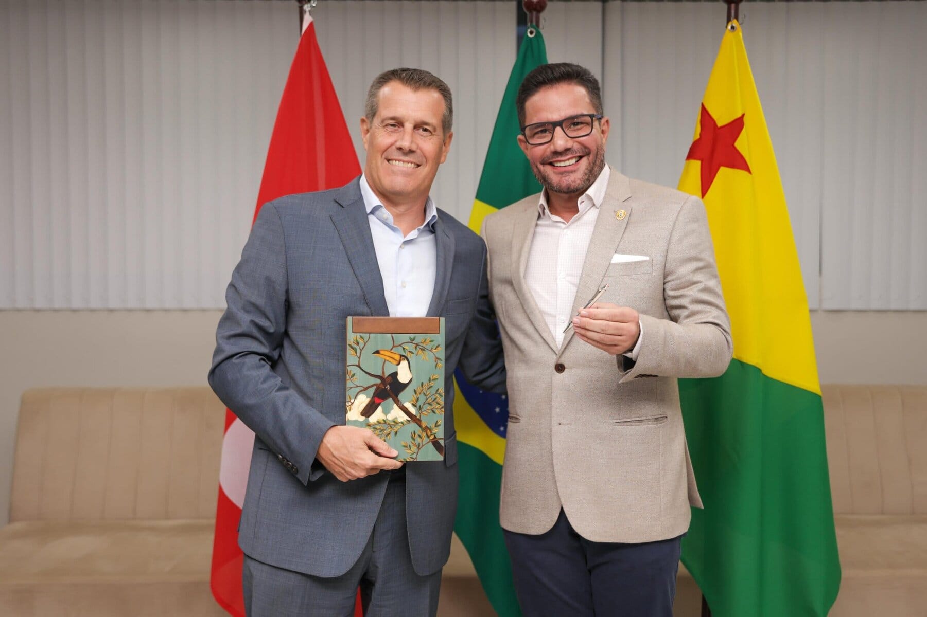 Gladson Camelí recebe embaixador da Suíça para discutir parcerias estratégicas