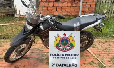 Moto roubada é recuperada.
