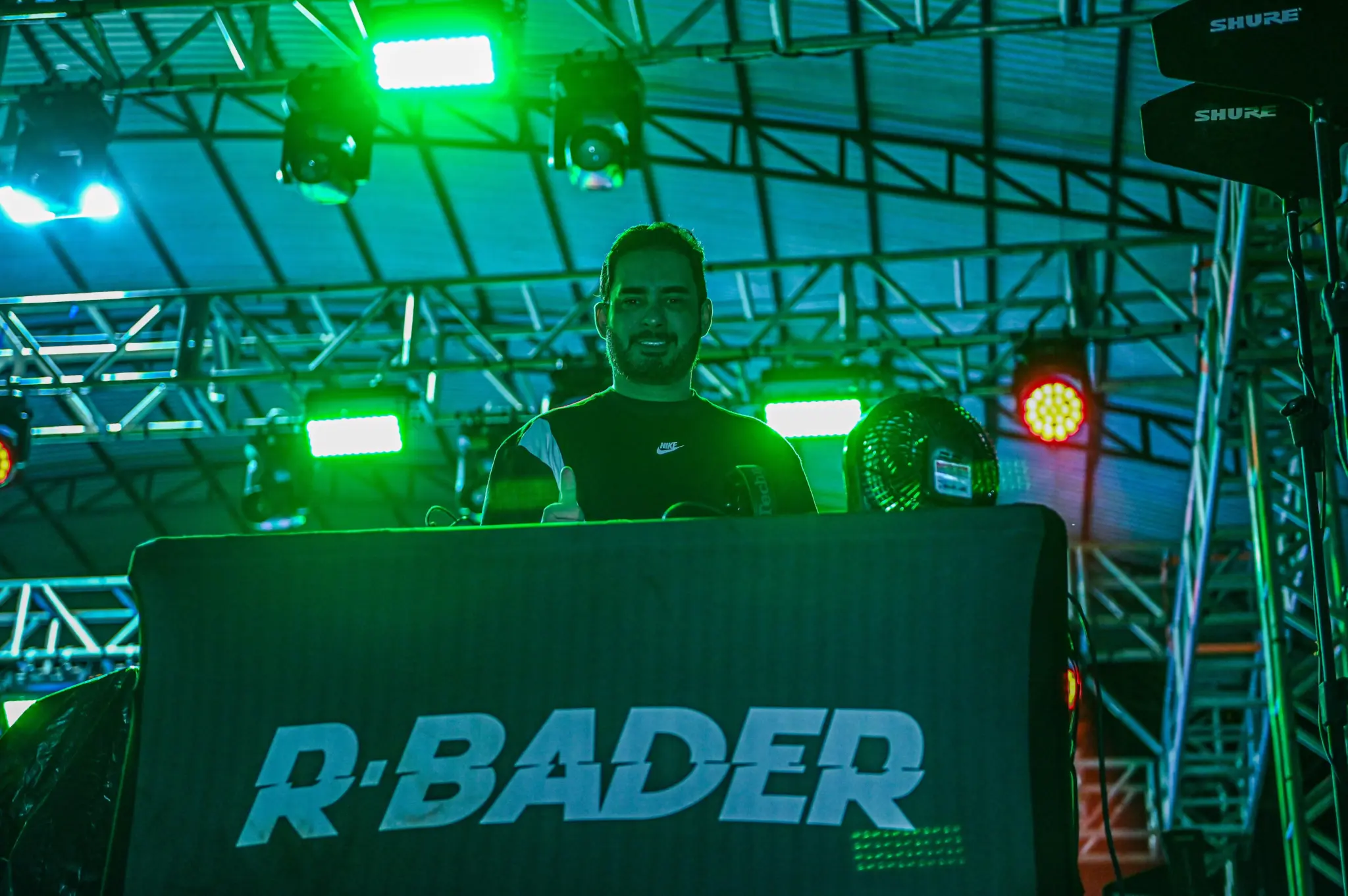 DJ Richard Bader abre Festa do Trabalhador no Arena da Floresta