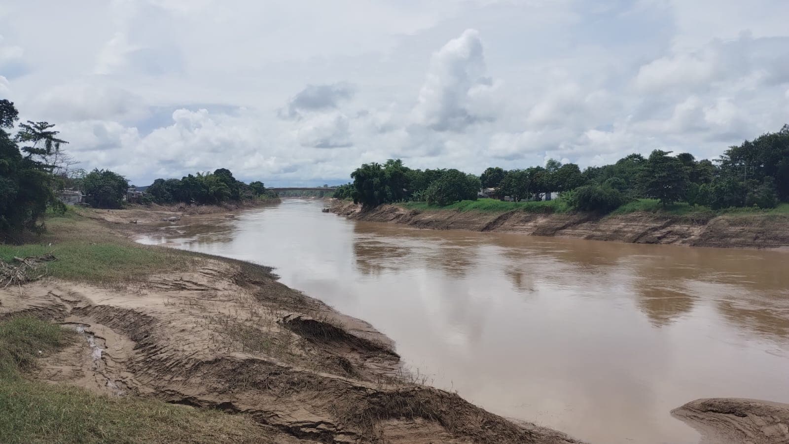 Nível do Rio Acre segue em queda e registra 8,15 metros nesta quarta