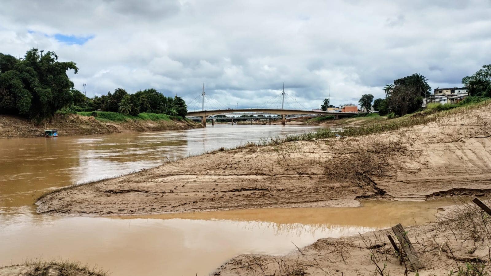 Nível do Rio Acre continua em queda em Rio Branco e registra 9,83 metros nesta segunda (07)