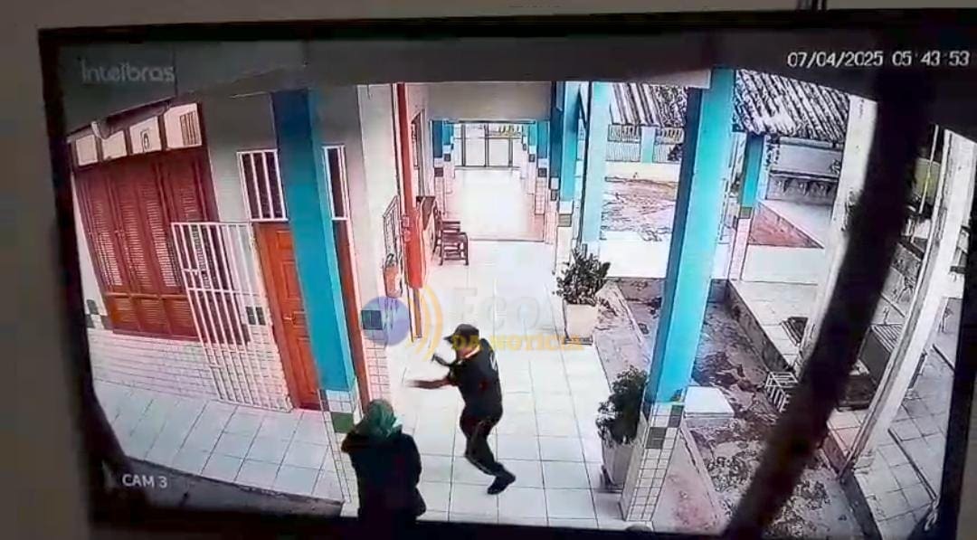 Vídeo flagra troca de tiros entre vigilante e criminosos em escola