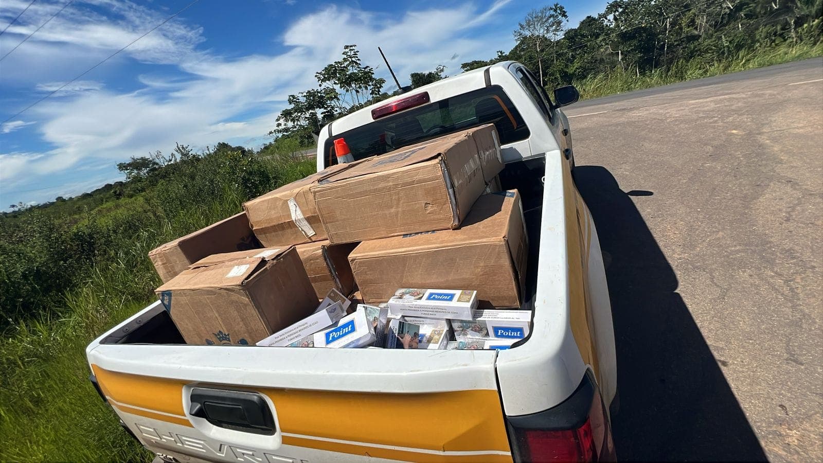 Policia apreende carga de cigarros contrabandeados na BR-364