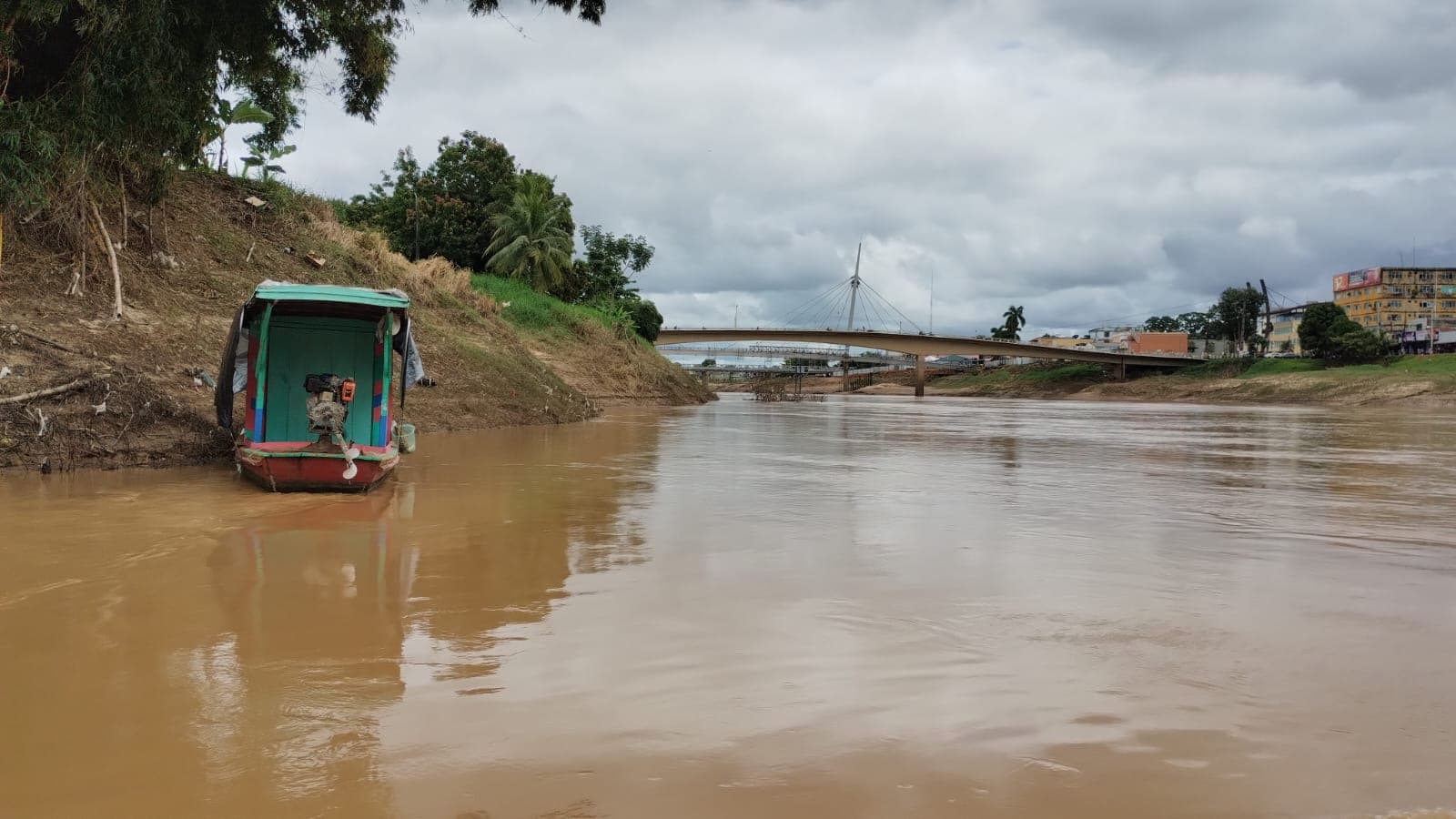 Nível do Rio Acre segue caindo e chega a 7,69 metros em Rio Branco