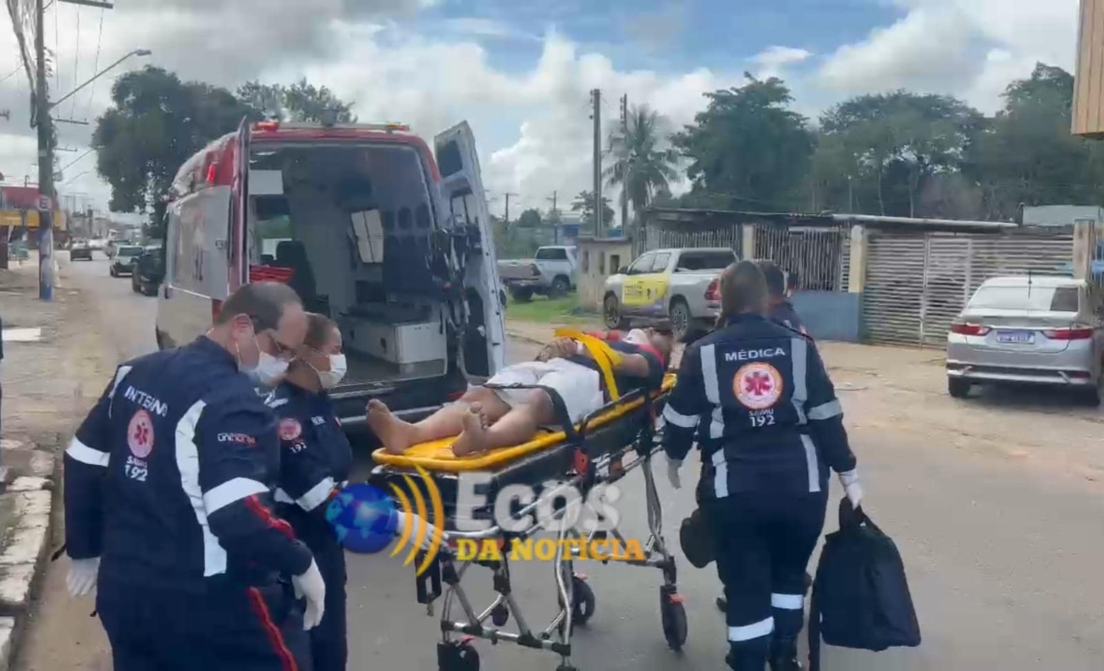 Motociclista colide contra poste e é detido por porte ilegal de arma