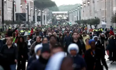 WhatsApp-Image-2025-04-26-at-04.42.13 Fiéis vão ao funeral do papa Francisco. • Reuters