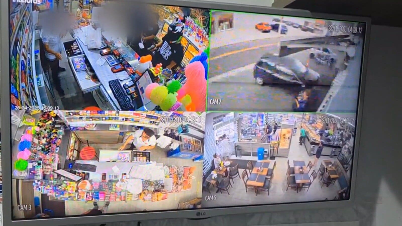 Vídeo: Policial reage a tentativa de assalto e mata suspeito