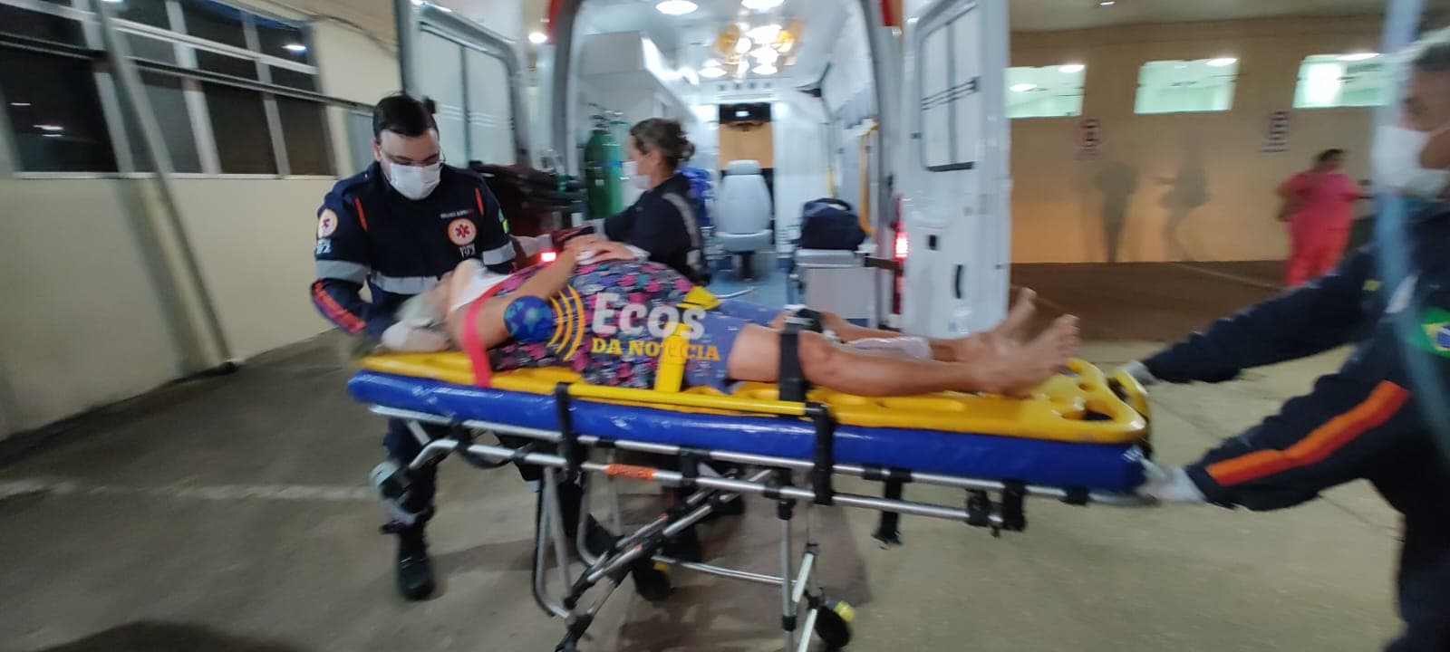 Idosa é atropelada por motociclista na Estrada do Calafate