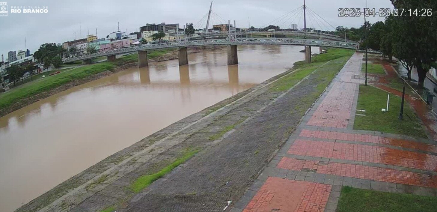 Rio Acre apresenta elevação no nível das águas e registra 7,39m