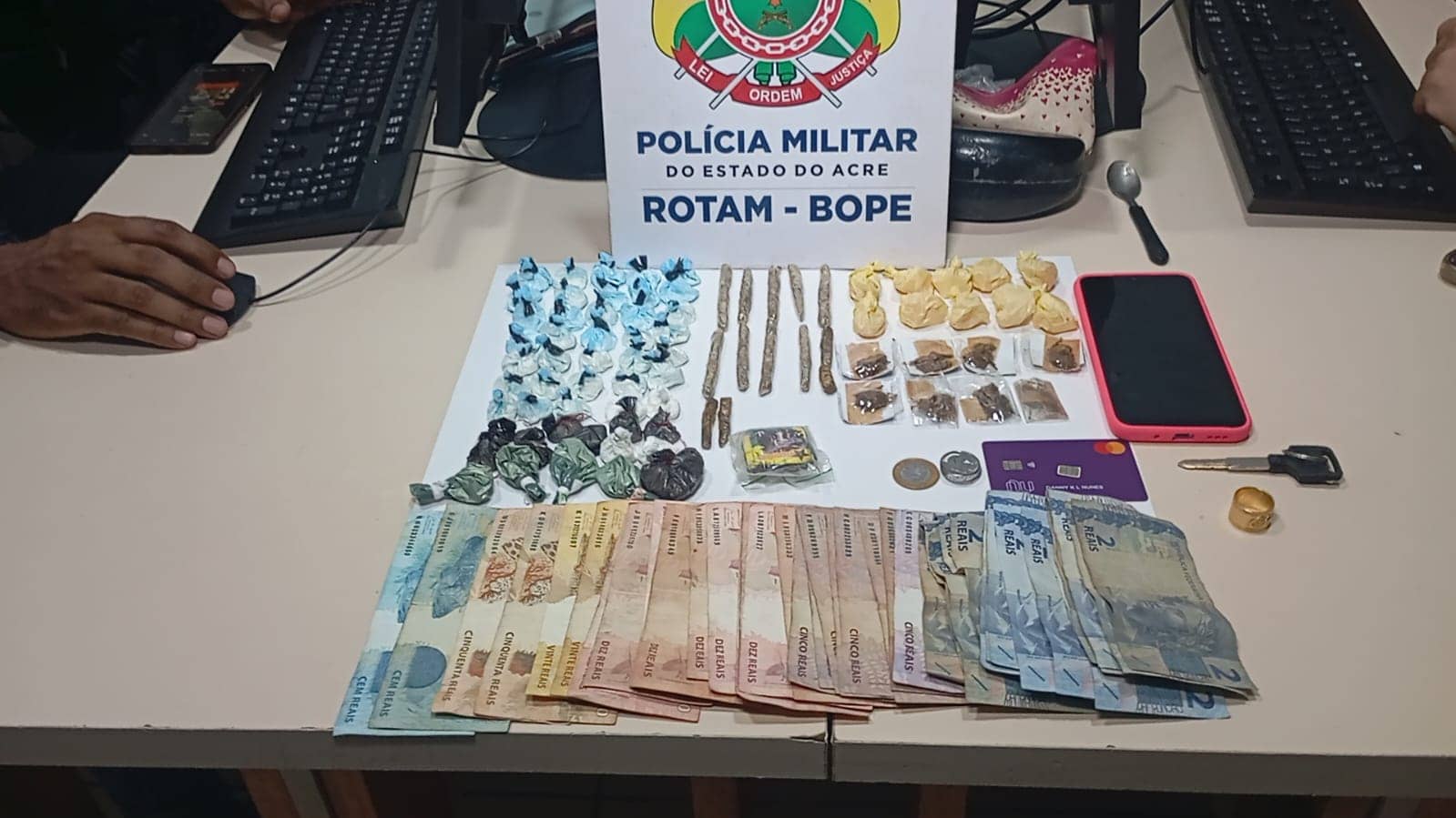 Jovem é preso com mochila cheia de droga em Rio branco