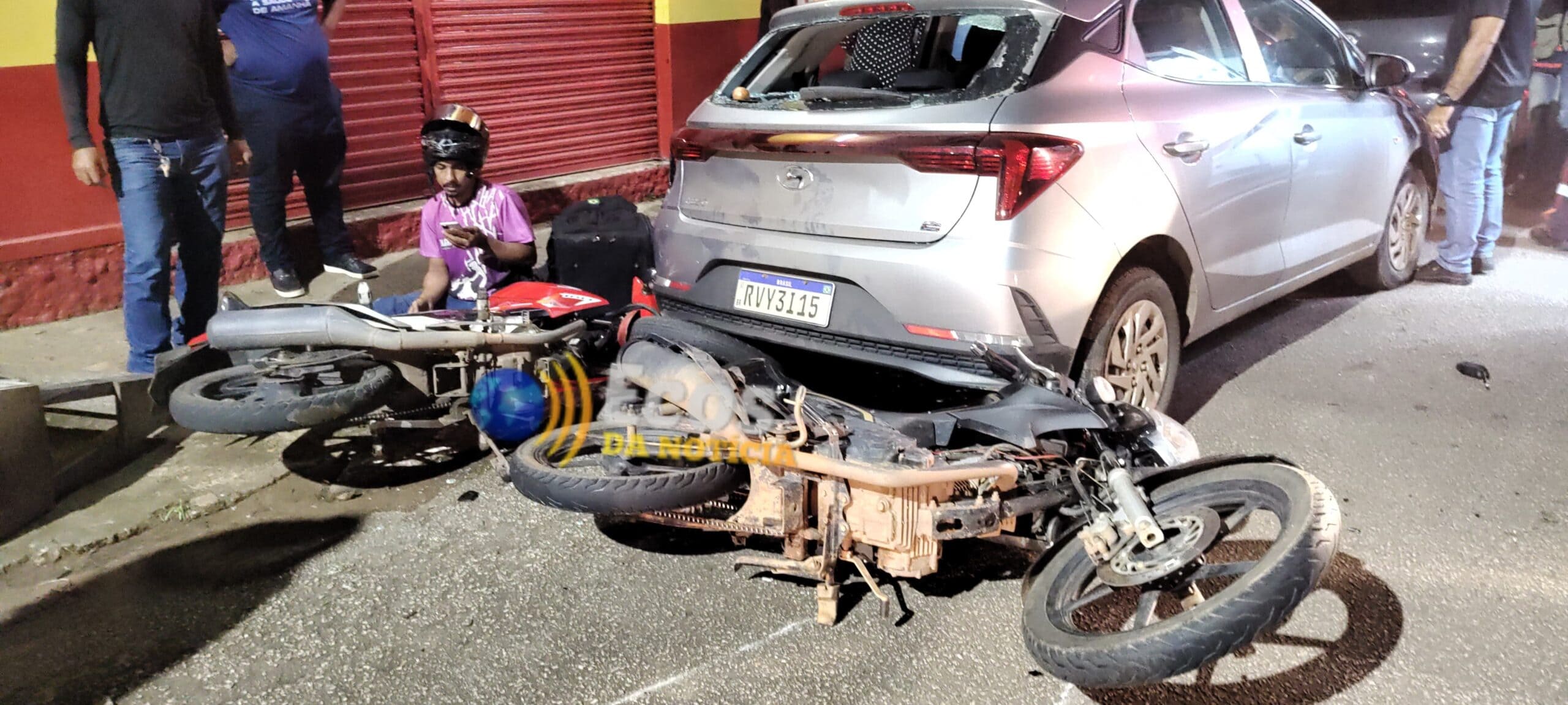Acidente com duas motos e dois carros deixa um ferido na Avenida Nações Unidas, em Rio Branco