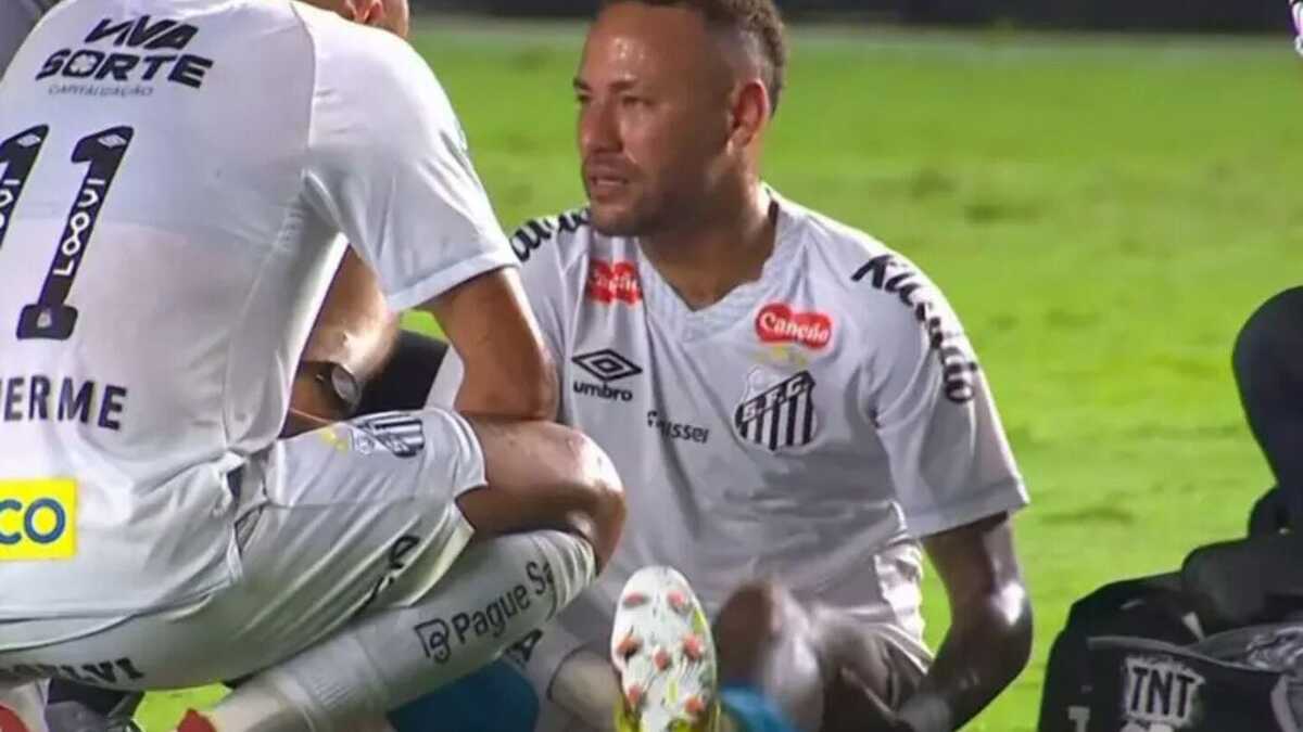 Santos afirma que lesão do atacante é diferente da anterior e não define sua volta