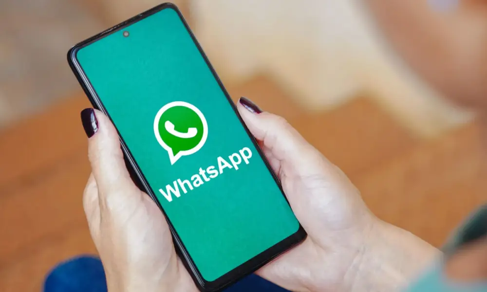 Usuários foram às redes sociais para relatar problemas para enviar mensagens no WhatsApp • Rafael Henrique/SOPA Images/LightRocket via Getty Images