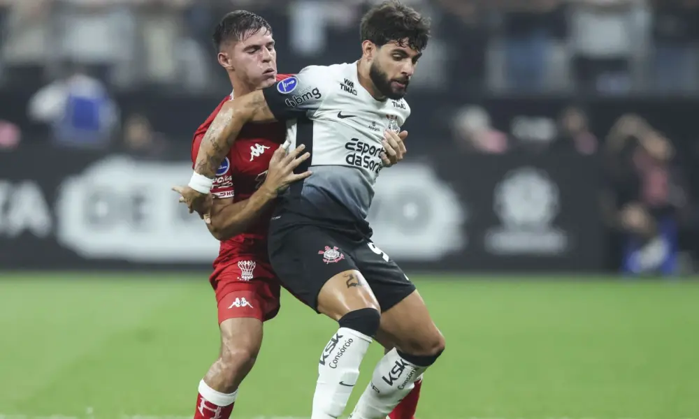 Lance de Corinthians x Huracán pela Copa Sul-Americana • Alexandre Schneider/Getty Images