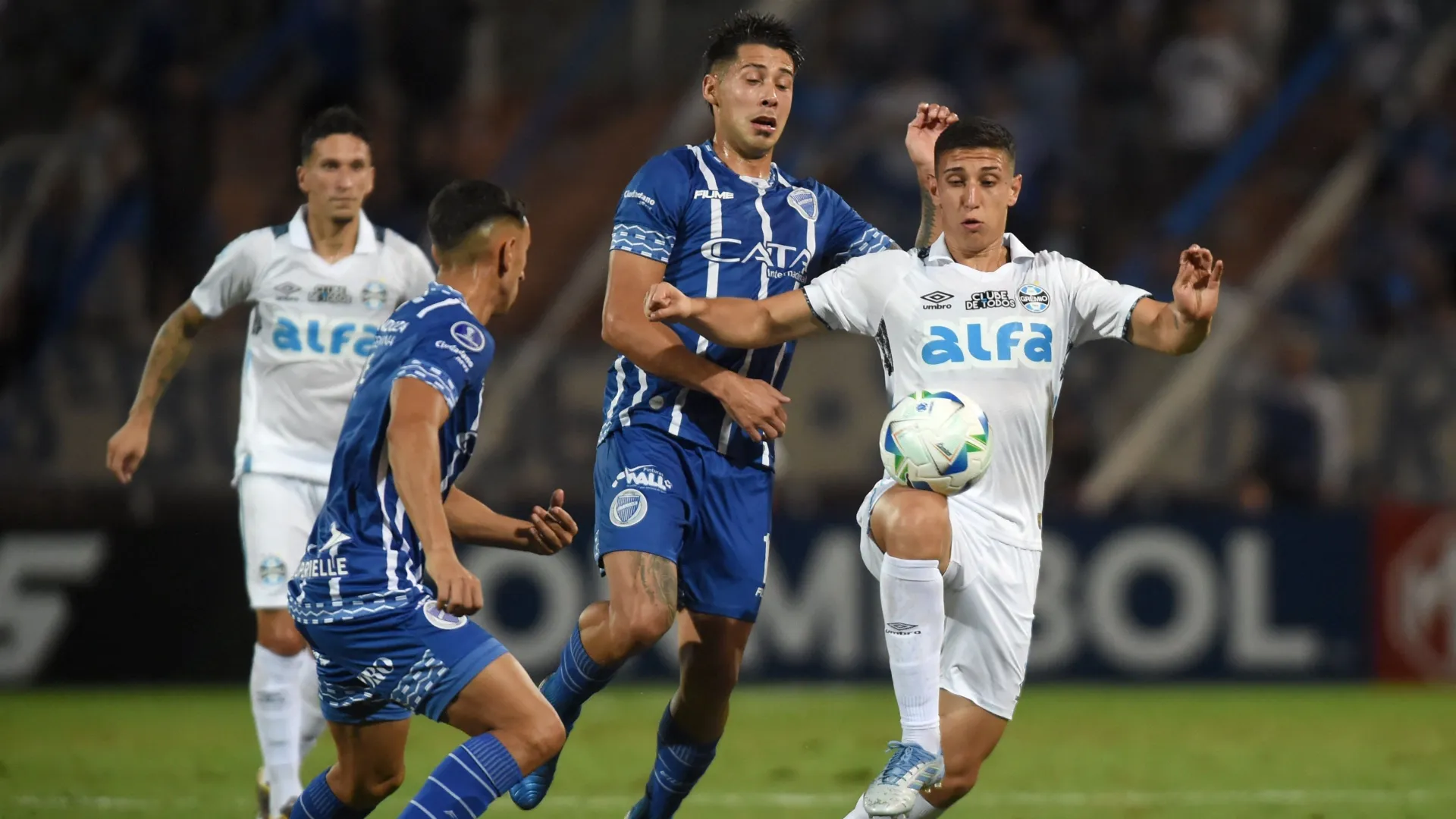 Grêmio cede empate duas vezes ao Godoy Cruz em jogo válido pela Copa Sul-Americana