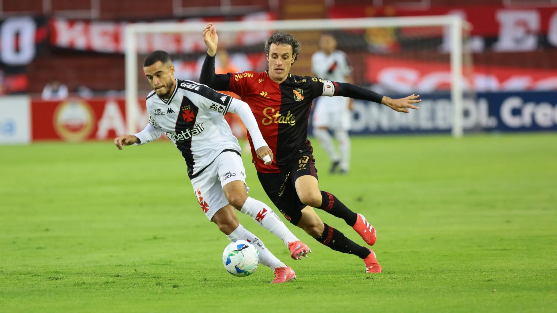 Vasco sofre com bola aérea do Melgar e empata na estreia da Copa Sul-Americana